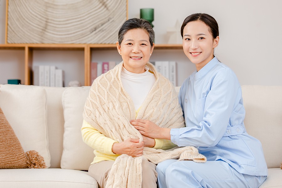 关于养老护理员