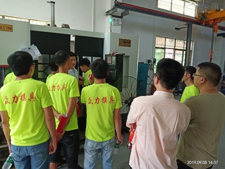 校内工厂实操培训现场