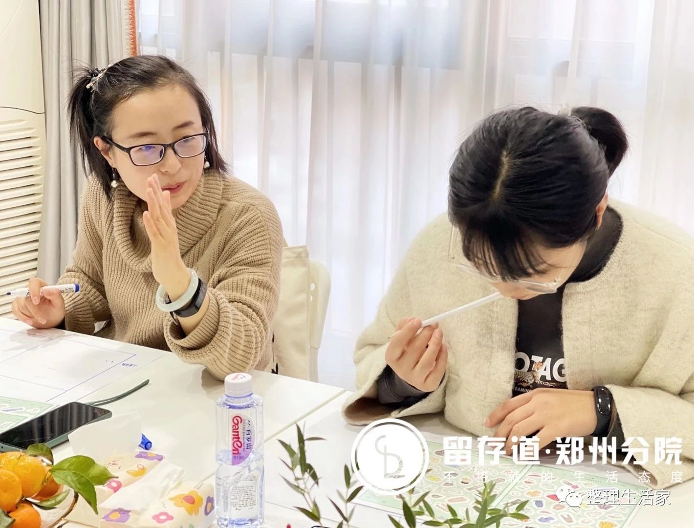 学员举手回答 学员举手回答