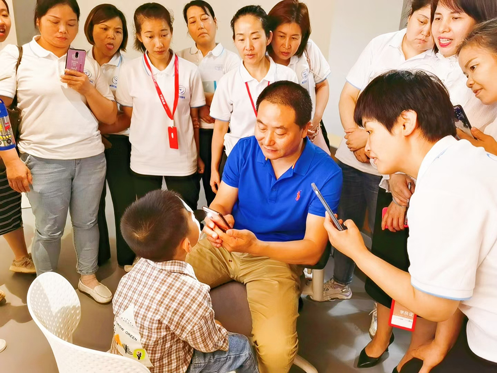 小儿推拿课程情景