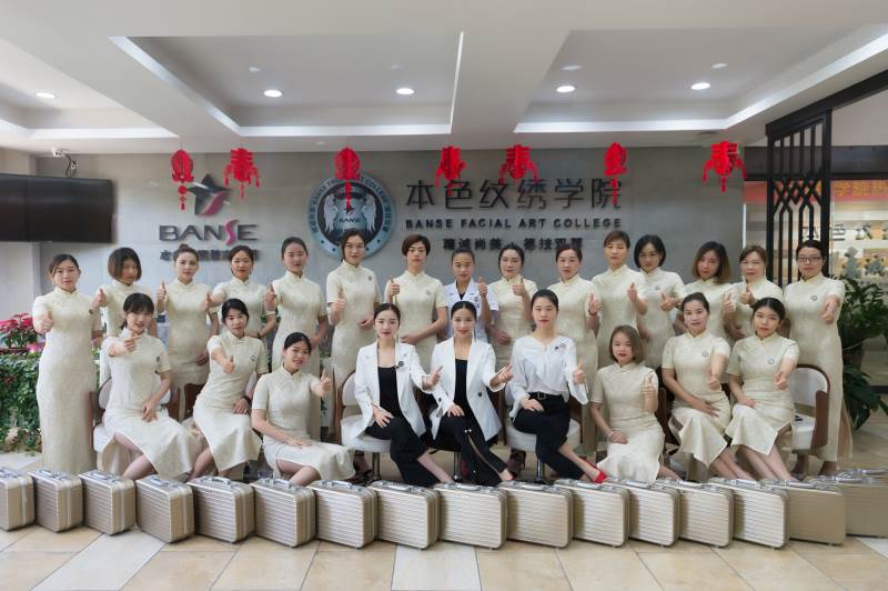 本色纹绣学员毕业照 本色纹绣学员毕业照