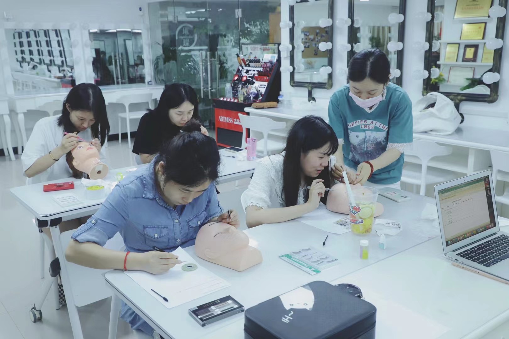 美睫授課現(xiàn)場