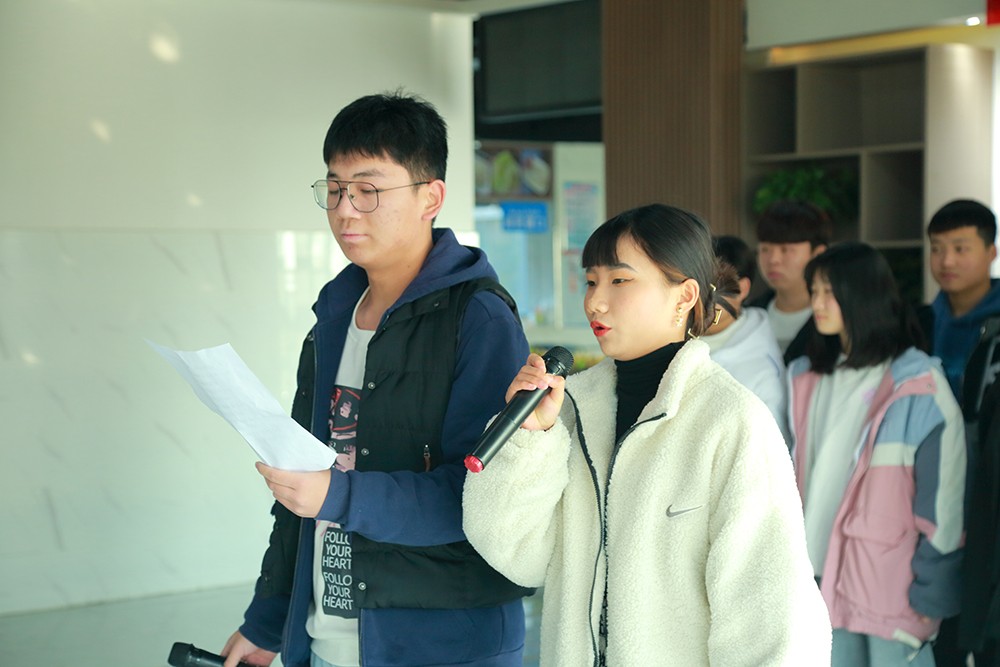 學(xué)員主持比賽風(fēng)采 學(xué)員主持比賽風(fēng)采