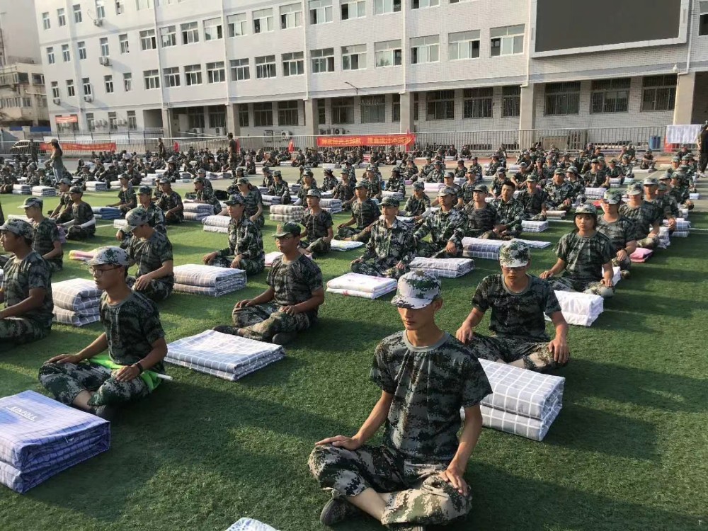 學(xué)員軍訓(xùn)風(fēng)采 學(xué)員軍訓(xùn)風(fēng)采