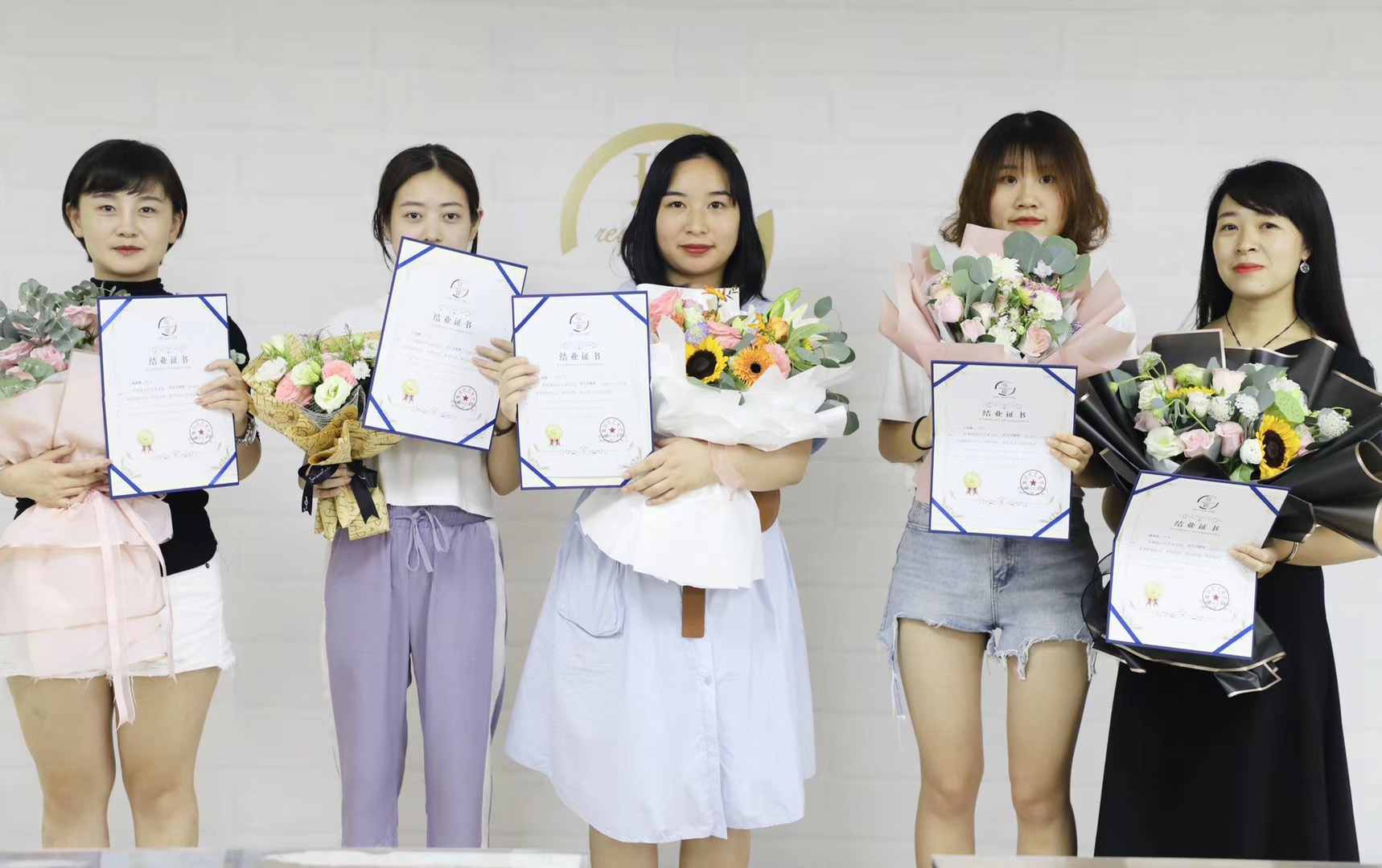 畢業(yè)風(fēng)采 畢業(yè)風(fēng)采