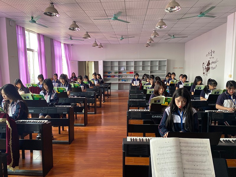 学生课堂风采 学生课堂风采