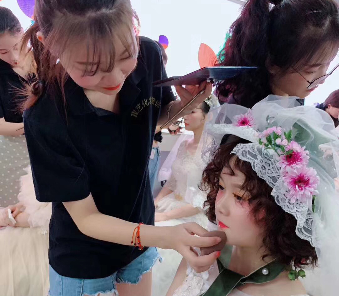 化妆场景 化妆场景