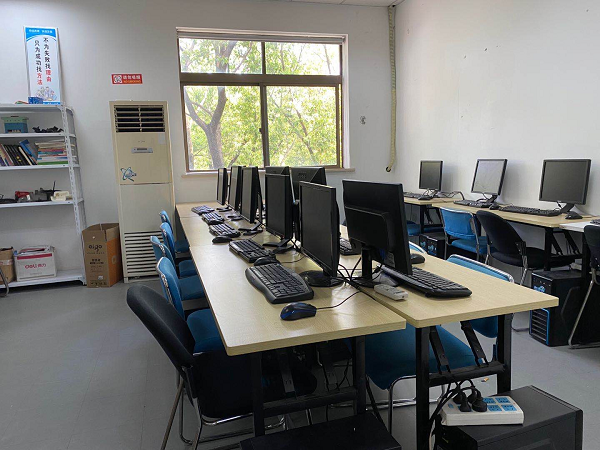 學(xué)校環(huán)境 學(xué)校環(huán)境