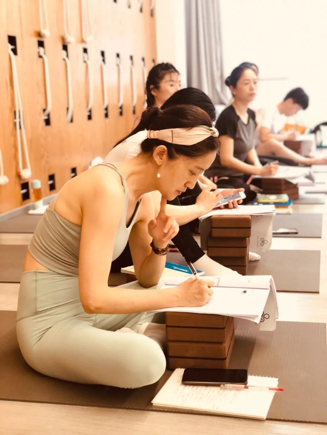 学员做笔记 学员做笔记
