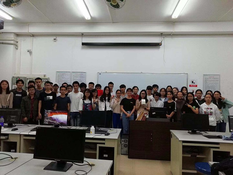 班級(jí)合照 班級(jí)合照