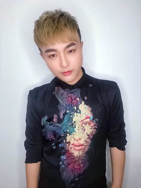 李冰-教學(xué)校長(zhǎng)-高級(jí)紋繡講師 李冰-教學(xué)校長(zhǎng)-高級(jí)紋繡講師