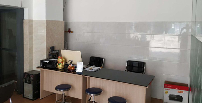 前臺(tái) 前臺(tái)