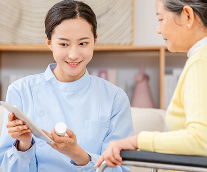 关于养老护理员