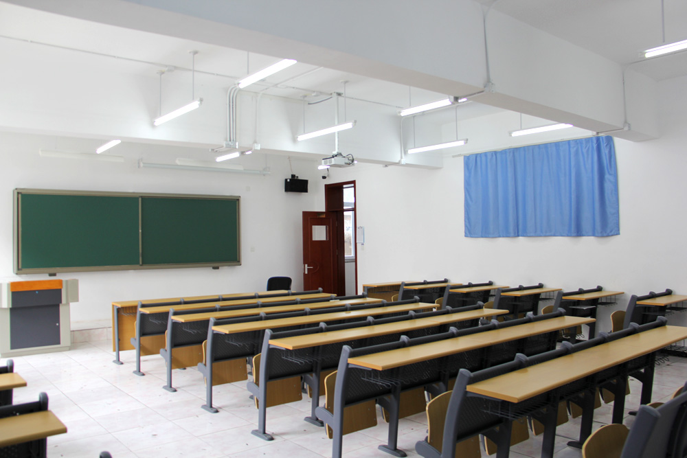 課室