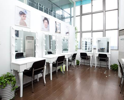 學(xué)校環(huán)境 學(xué)校環(huán)境