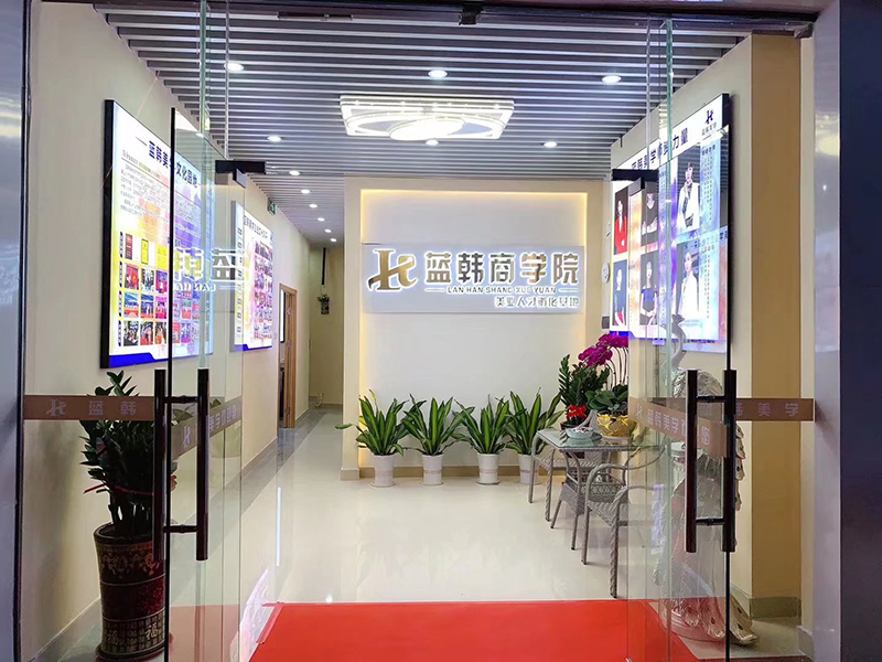 學(xué)校門(mén)頭