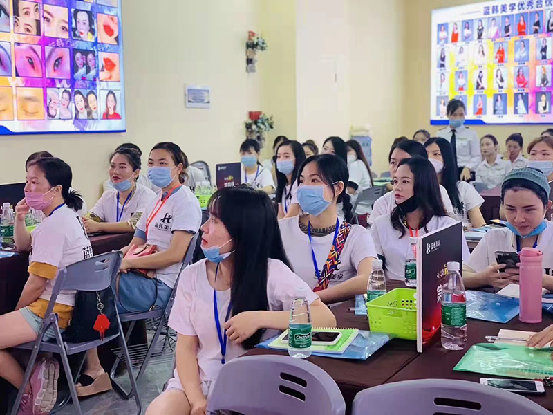 上課現(xiàn)場(chǎng)