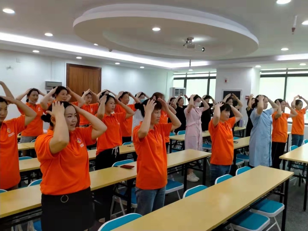 授課現(xiàn)場(chǎng) 授課現(xiàn)場(chǎng)