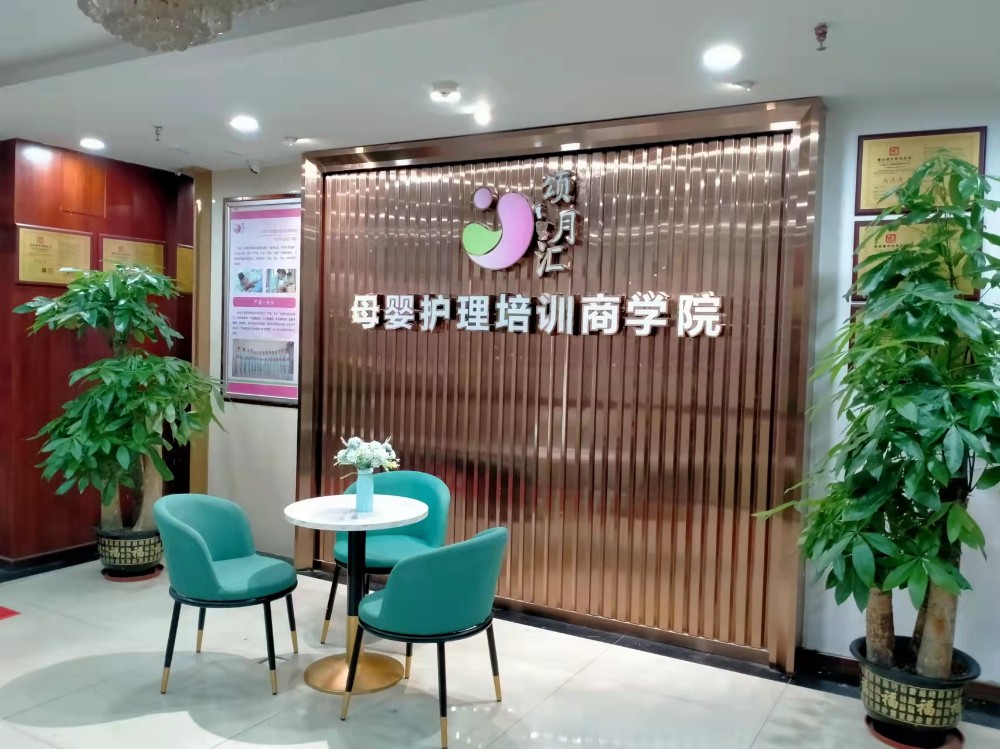 學(xué)校環(huán)境——洽談區(qū) 學(xué)校環(huán)境——洽談區(qū)