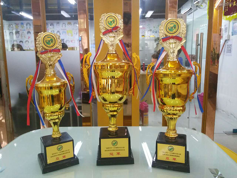 榮譽(yù)獎(jiǎng)杯