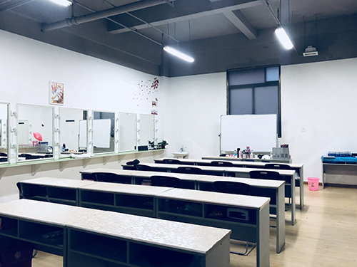 教室環(huán)境 教室環(huán)境