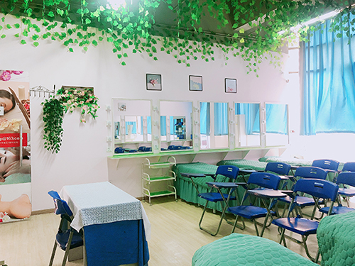 教室環(huán)境 教室環(huán)境