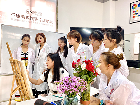 廣州千色美妝培訓老師都有哪些？專不專業(yè)？