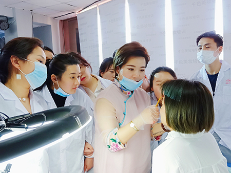 廣州千色美妝培訓氛圍怎么樣？附教學現(xiàn)場照片！