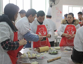 重慶可欣餐飲教育靠不靠譜？附教學(xué)現(xiàn)場(chǎng)圖片！