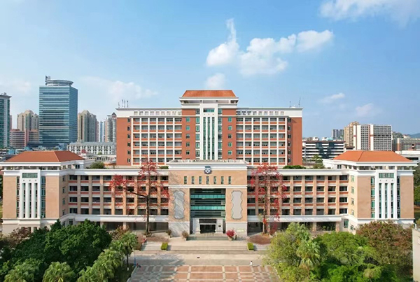 华师正门全景图