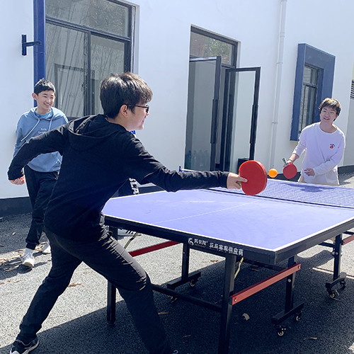 室外活動(dòng)場(chǎng)