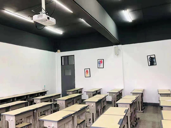 课室 课室