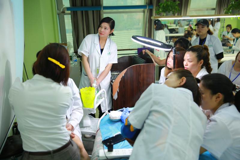 贵阳色妆化妆造型培训老师有哪些？专不专业？