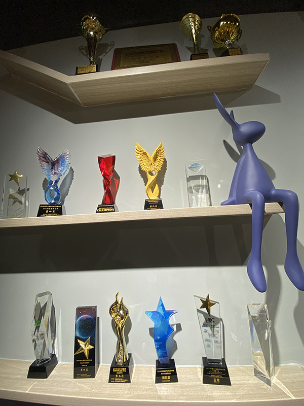 奖杯展示区