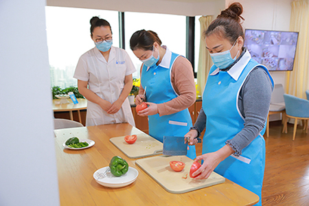 月子餐制作现场