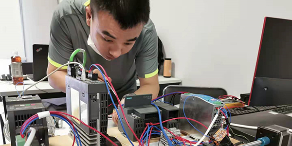 PLC學(xué)員上課