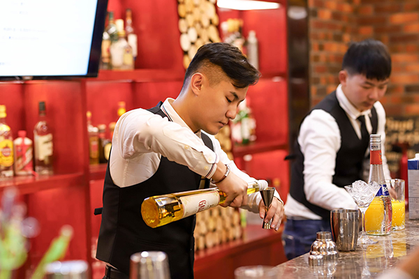 调酒课程培训情景