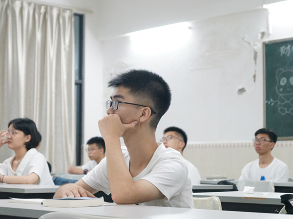 學(xué)習(xí)剪影 學(xué)習(xí)剪影