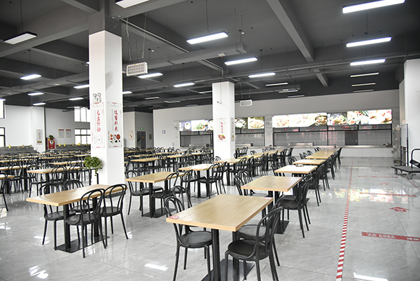 学校餐厅