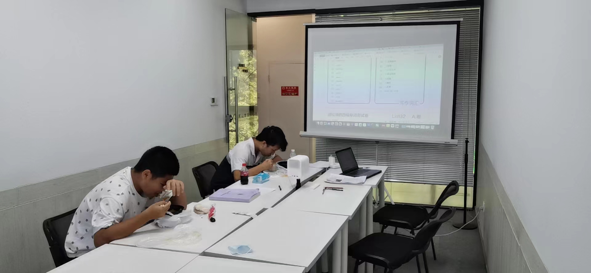 課室環(huán)境 課室環(huán)境