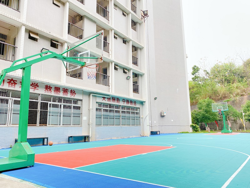 學(xué)校操場(chǎng)