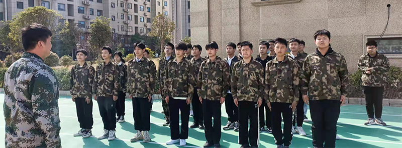軍訓(xùn)現(xiàn)場(chǎng)