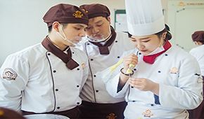 厦门欧米奇西点兴趣培训班收费标准是多少？