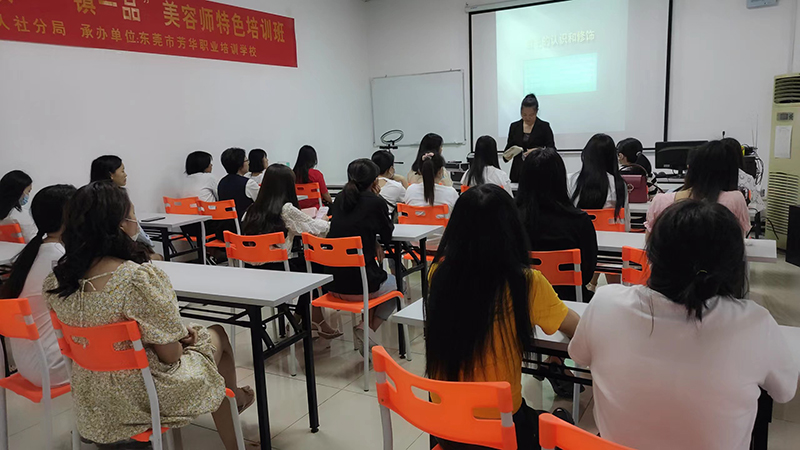 老师上课现场 老师上课现场