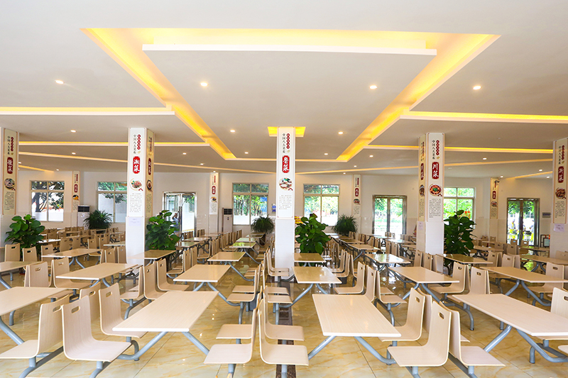 學校飯?zhí)? alt=