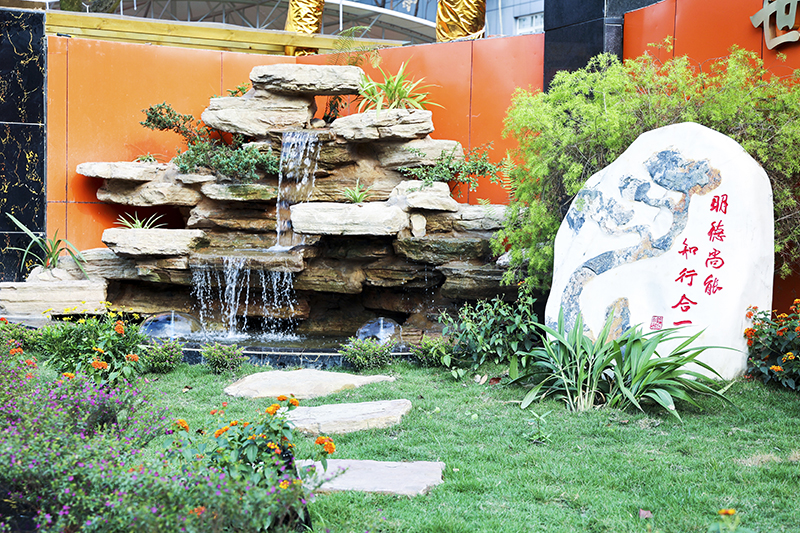 學(xué)校室外環(huán)境 學(xué)校室外環(huán)境