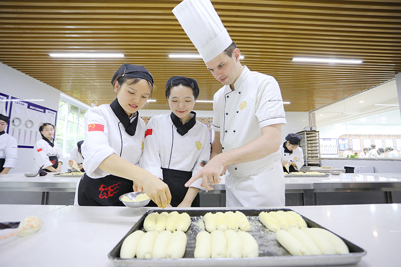 老师指导学员 老师指导学员