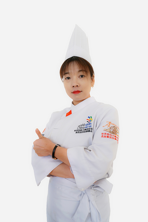 储小英