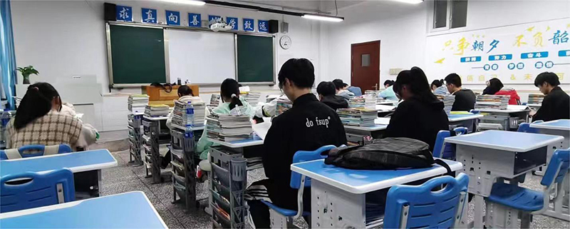 學(xué)生上自習(xí) 學(xué)生上自習(xí)