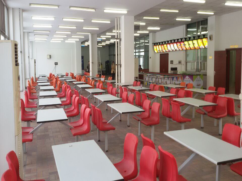学校饭堂